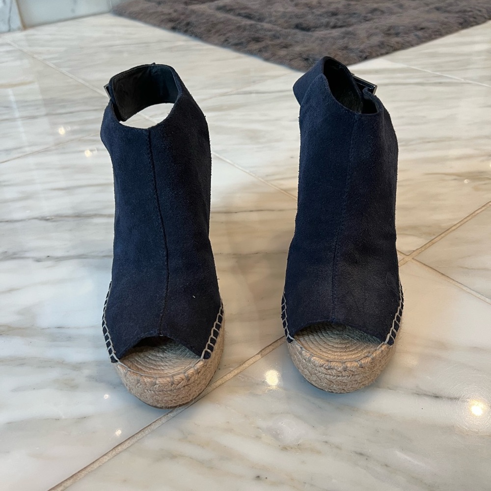 Kenneth Cole suede sling back